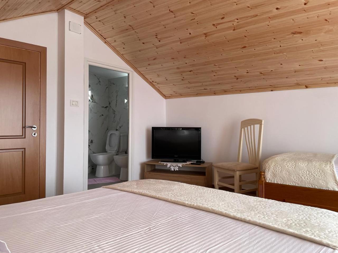 Guesthouse & Hospitality Μπεράτ Εξωτερικό φωτογραφία