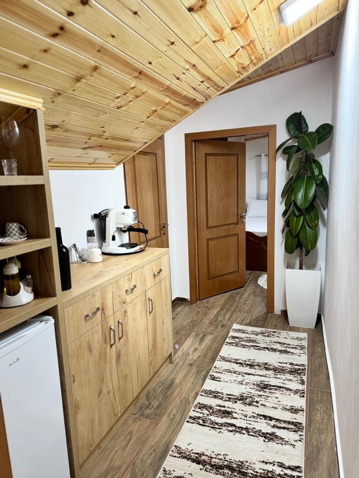 Guesthouse & Hospitality Μπεράτ Εξωτερικό φωτογραφία