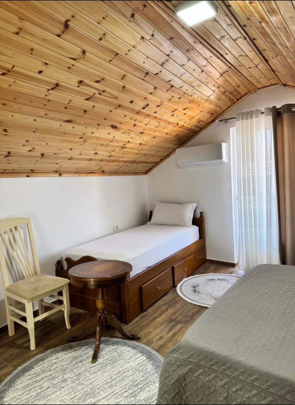 Guesthouse & Hospitality Μπεράτ Εξωτερικό φωτογραφία
