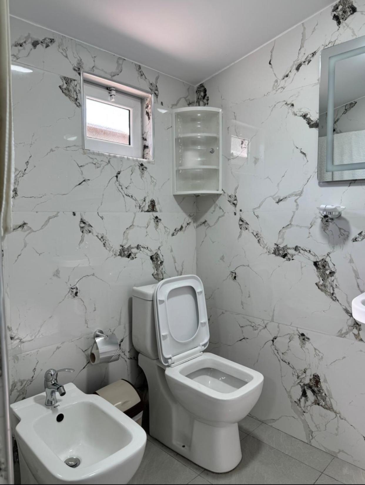 Guesthouse & Hospitality Μπεράτ Εξωτερικό φωτογραφία